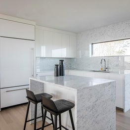 Ditch Plains Kitchen