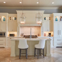 Elegant Golf Manor Kitchen