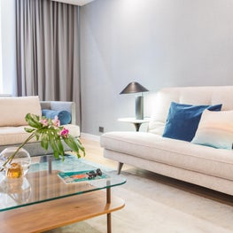 Lombardy Hotel - Living Room 