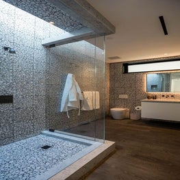 BEVERLY HILLS BACHELOR PAD