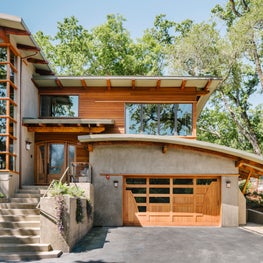 Ridgeview Retreat - Front Facade