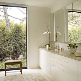 Modern Lakefront Residence