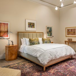 Florida Residence for Contemporary Painting and Art Glass Collectors