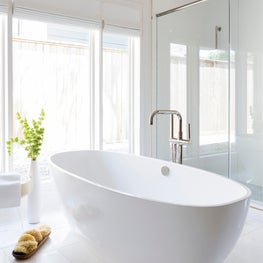 Portfolio: Stunning white bathtub and shower in a master bathroom