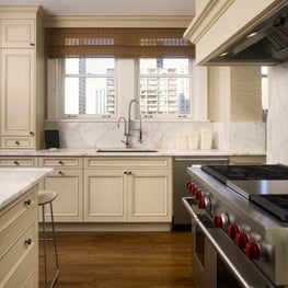 Chicago, Illinois Gold Coast Prewar Co-op Apartment