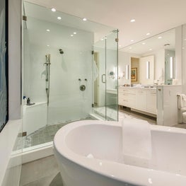 Florida Residence for Contemporary Painting and Art Glass Collectors