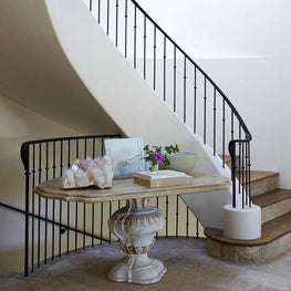 Strand Beach, foyer and staircase