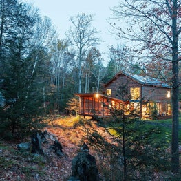 Bug Acres of Woodstock, Exterior