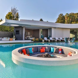 BEVERLY HILLS BACHELOR PAD