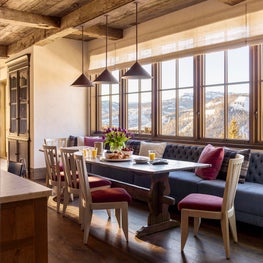Ski Chalet - Breakfast Nook