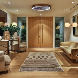 Warm Entryway - Trousdale Estates/Coldwater Canyon 