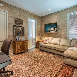 Contemporary Condominium for Collectors