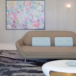 Cosmopolitan of Las Vegas - living room with oak panelling & picture rail