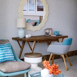 Hawaii Resort Living - Master Bedroom work station