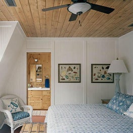 Wisconsin Lake Home with Farmhouse Style: Rustic Ensuite