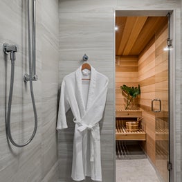 Crestwood Steam & Sauna   