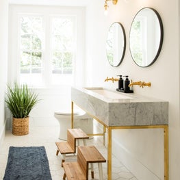 Bathroom / Contemporary bathroom in historic renovation