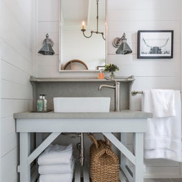 Farmhouse bathroom design