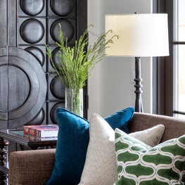 Portfolio: Spanish-style living room with earthy accents and neutral tones