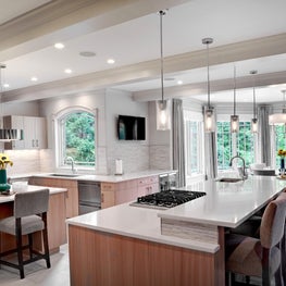 Suburban Open Chef's Kitchen and Breakfast Alcove