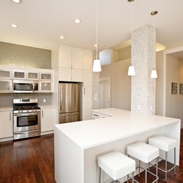 Bright, Modern Kitchen