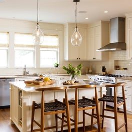 Classic modern white kitchen Sophia Shibles Interiors