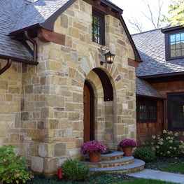Willow Lake Residence: Entrance
