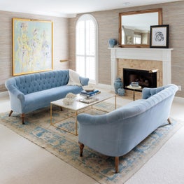 Coastal glamour with seagrass covered walls and layered rugs