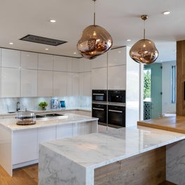 Minimalist Kitchen - Trousdale Estates/Coldwater Canyon 