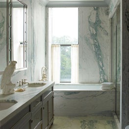 Pied-A-Terre at The Plaza: Master Bath
