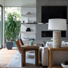 Portfolio: Modern living room with chic grey and nature-inspired textures