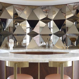 Cosmopolitan of Las Vegas - walnut & onyx bar with mirrored splash back 