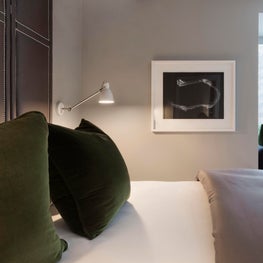 San Francisco High-rise Bachelor's Flat