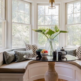 Lexington Traditional breakfast nook