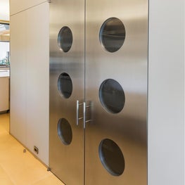 The ultimate statement of beauty in your kitchen – smooth and sleek.