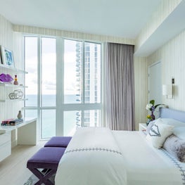 Feminine guest bedroom 