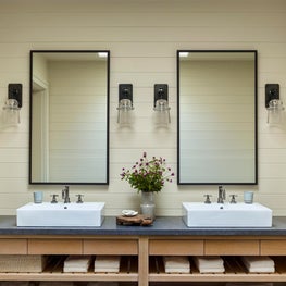 San Juan Island Retreat - Bunk Room Bath