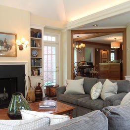 Chestnut Hill Colonial, Family room