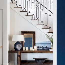 Portfolio: Houston entryway with wooden table and blue accents