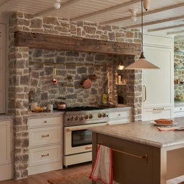 Linda Vista | English Cottage-Inspired Home