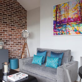 Living area, Butlers Wharf London, statement artwork