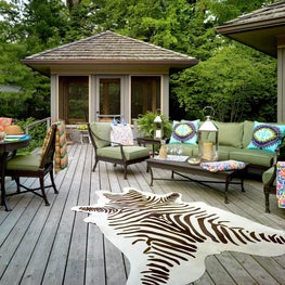 Transitional Courtyard Home