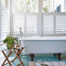 Combining simplicity and rich detail in your bath