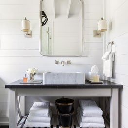 Farmhouse bathroom design