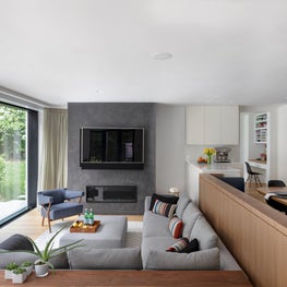 Family room with a view to the garden and kitchen
