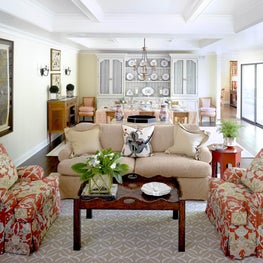 Transitional Courtyard Home