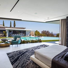 BEVERLY HILLS BACHELOR PAD