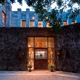 beverly hills residence exterior front entry courtyard