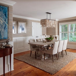 Bringing neutral colors together in the dining area