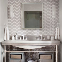 Mt. Barlow - Guest Bathroom